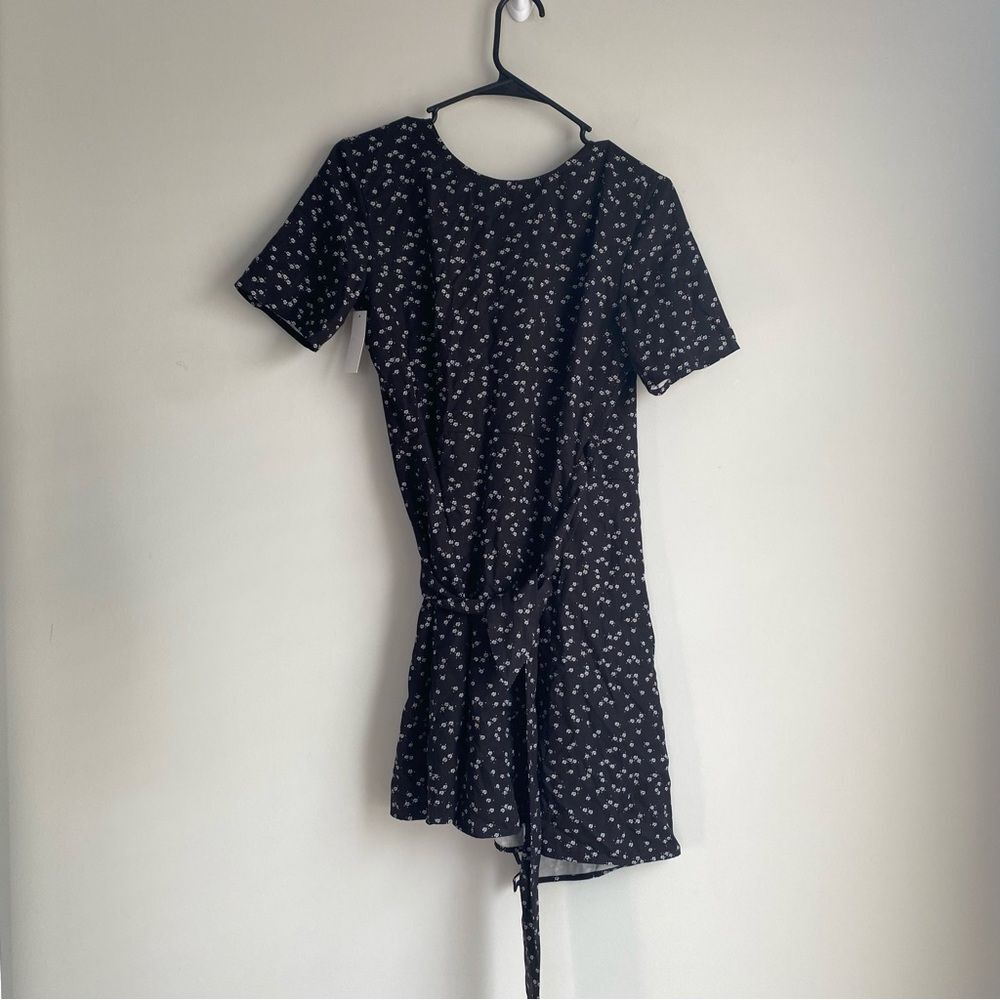 VETTA Capsule The Short Wrap Dress Black Ditzy Floral XS NWT - Picture 6 of 6